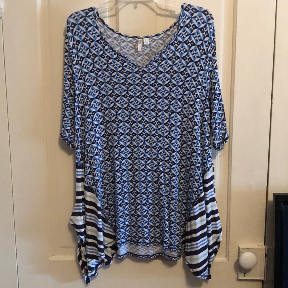 Cato 1/2 sleeve top w/asymmetrical hemline so cute